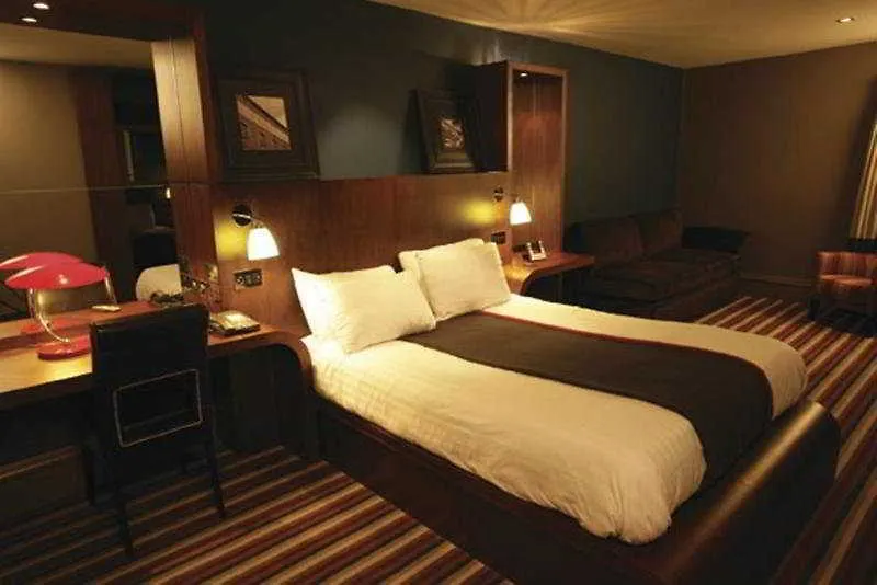 Village Hotel Кардифф Великобритания