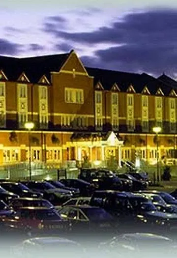 Village Hotel Кардифф