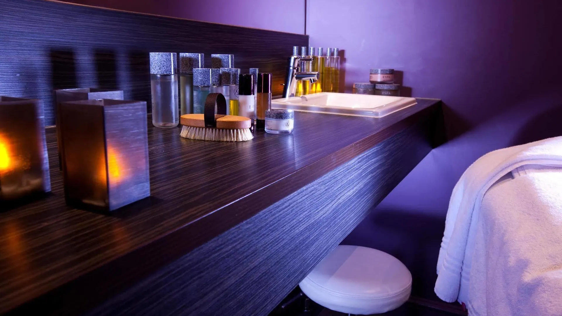 Village Hotel Кардифф 4*,  Великобритания